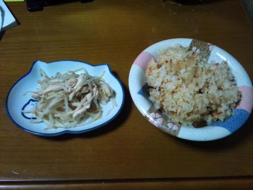 炊き込みご飯と鶏の何か