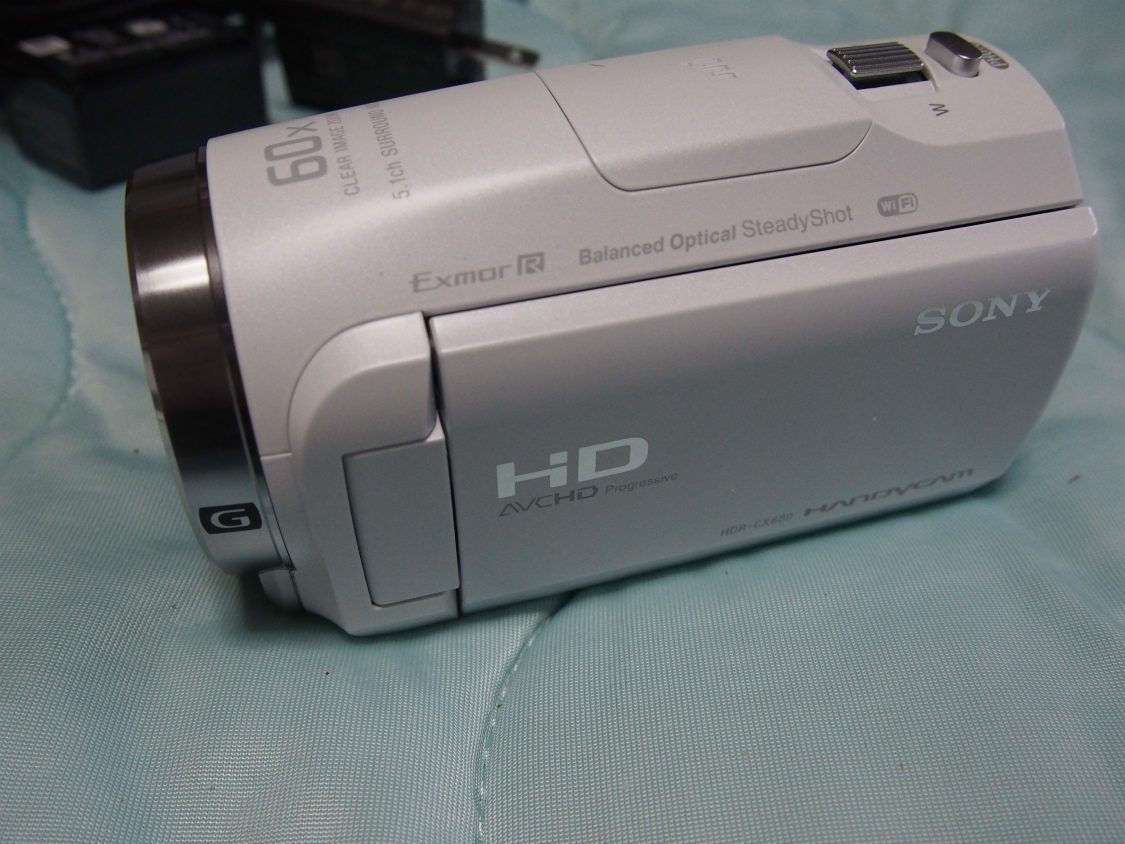 HDR-CX680　モニター閉じた状態
