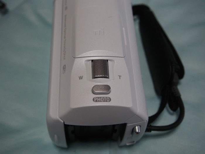 HDR-CX680　ズームレバーと静止画シャッター