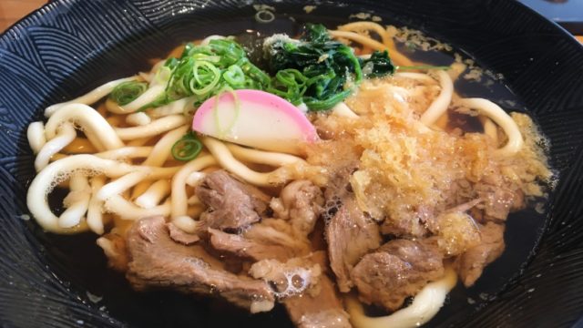 2018-07-08麺菓装の牛すじうどん