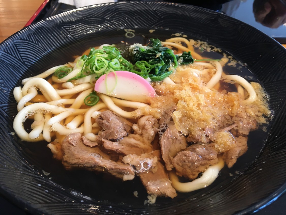 大阪城ホール目の前の麺菓装で絶妙な牛すじうどんを食べた ねこんこ２