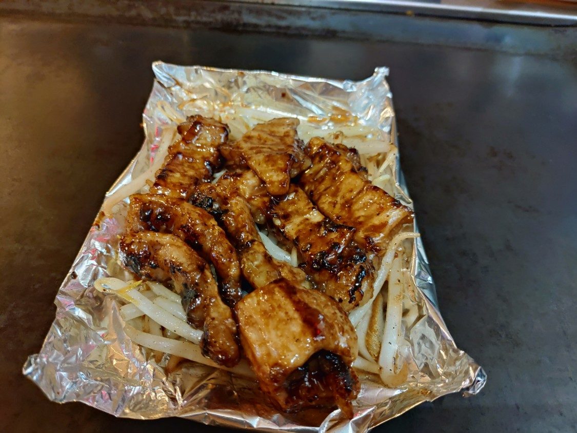 鉄板酒館 粉九 シマ腸タレ焼き