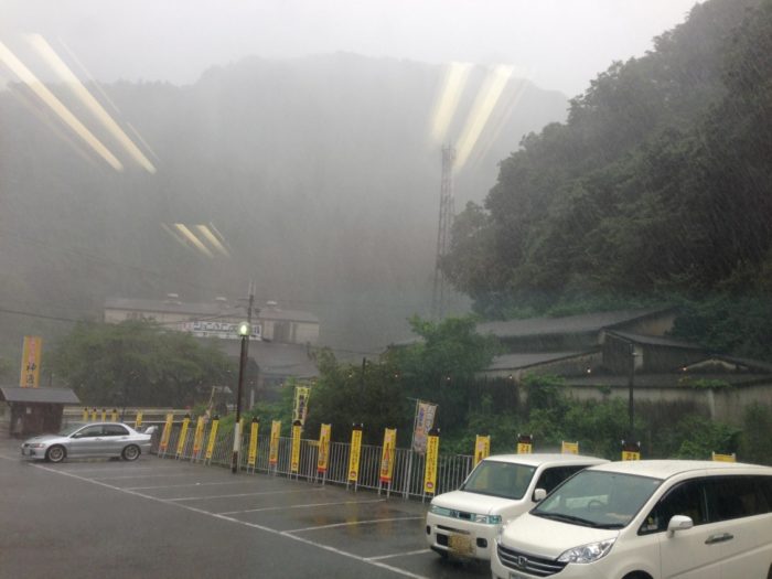 2013-07-06神通温泉でゲリラ豪雨に遭遇
