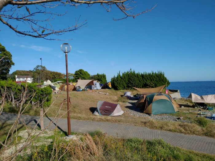 2019-11-02 丸山県民サンビーチ 斜面でもテント