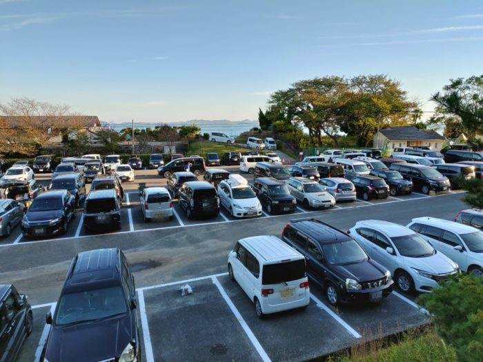 2019-11-02 丸山県民サンビーチ 満車の駐車場