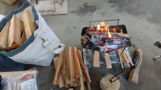 毛原オートキャンプ場 買った薪で焚き火