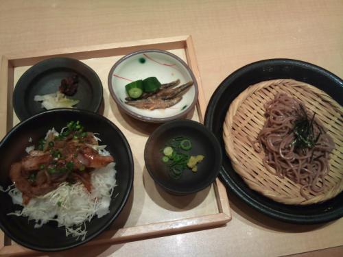 アリオ鳳一汁五穀_豚トロ丼とミニそばセット