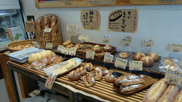 ベーカリーワタナベ_店内