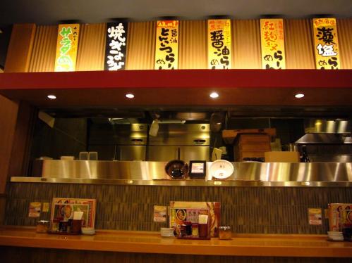 河内ラーメン 喜神 店内