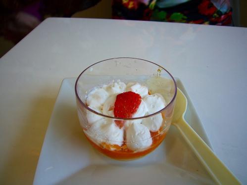 ドッグメニュー_ストロベリーカップケーキ