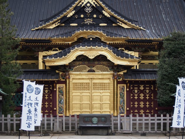 上野東照宮_近くで見ると綺麗な金ピカ