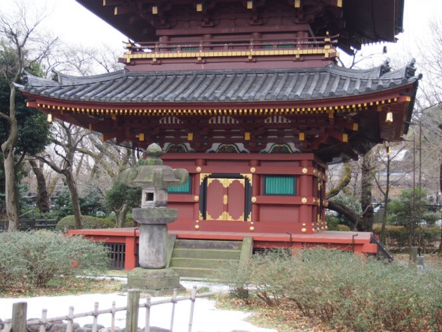 上野動物園_五重塔足元