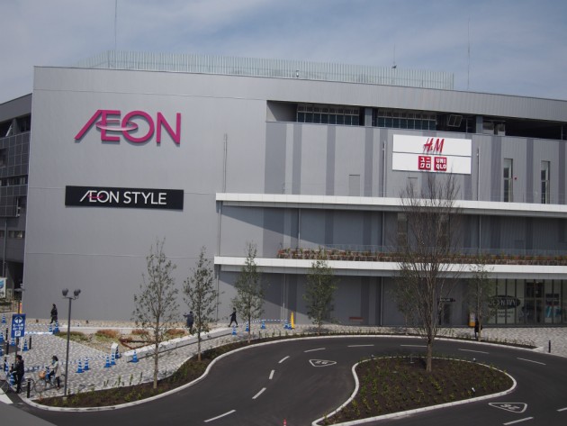 イオン鉄砲町_連絡橋から見える建物