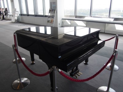 堺市役所展望ロビーのピアノ