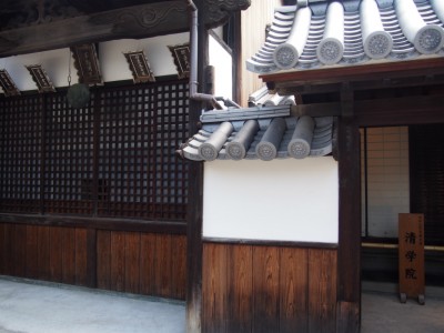 清学院入り口