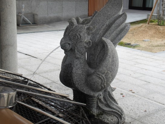 出雲大社大阪分祀手水舎の鳥