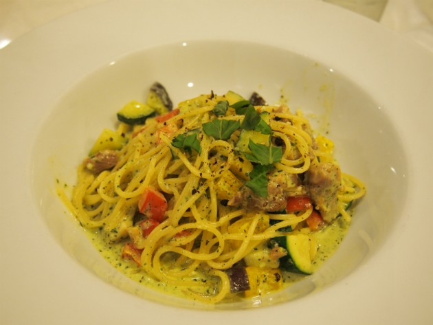 パスタマニアグリルチキンと夏野菜のバジルクリームスパ