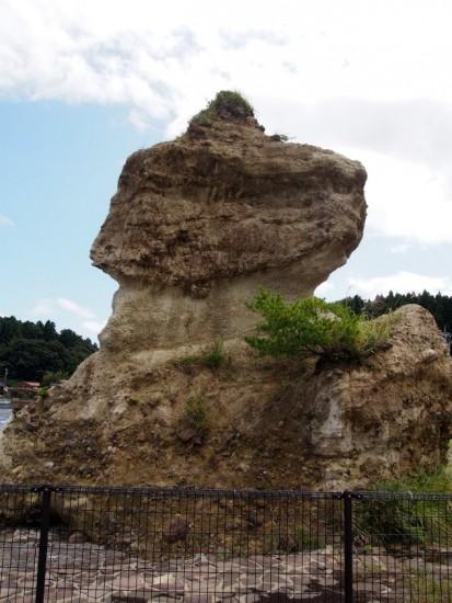 恋路海岸ソフトクリーム岩