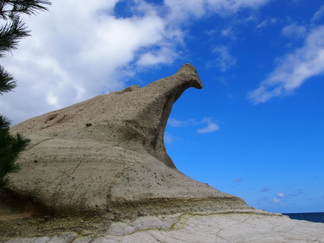恋路海岸尖った岩