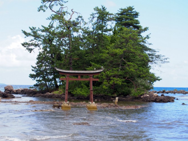 恋路海岸弁天島