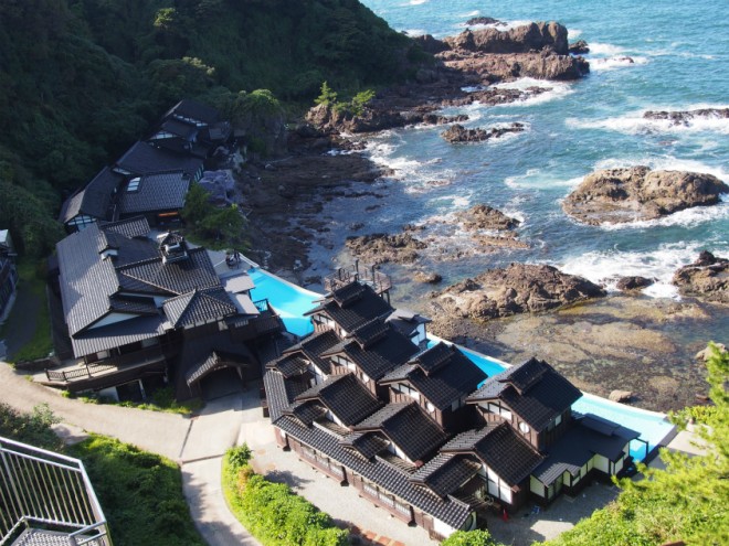 聖域の岬(珠洲岬)から見えるランプの宿