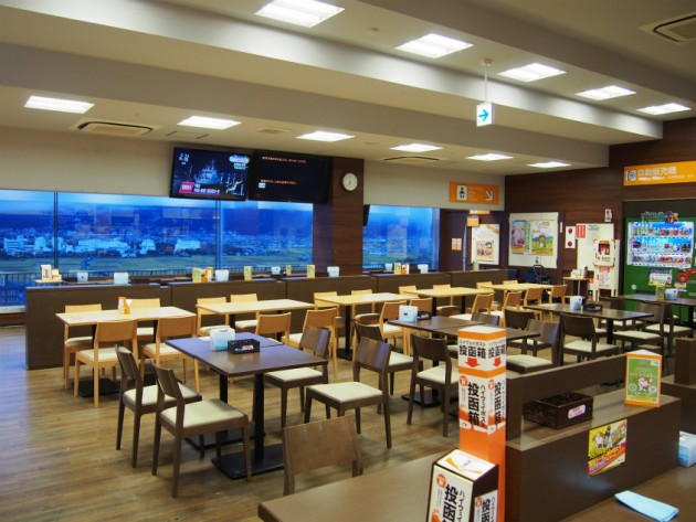 諏訪湖SA上りフードコート