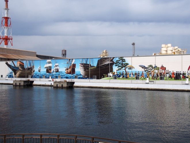 旧堺燈台の向かいの壁画