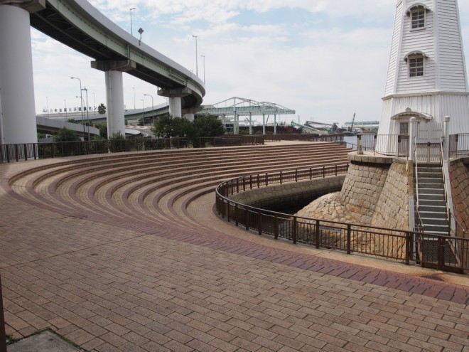 旧堺燈台から大浜公園への道