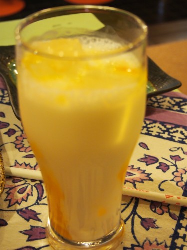 ディル・セのマンゴーラッシー