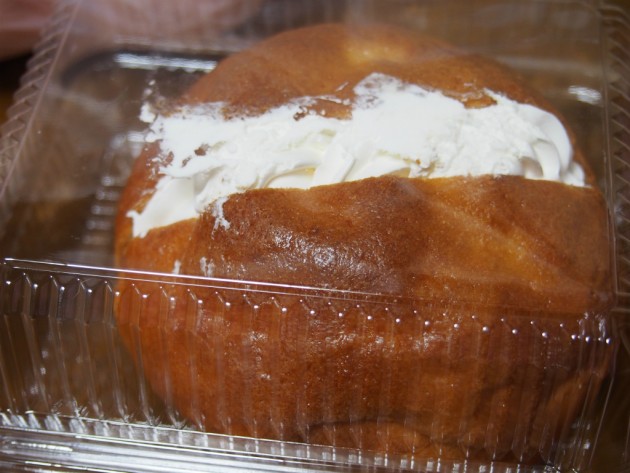 りくろーおじさんのクリームが入ったパン