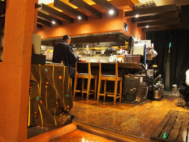 そば居酒屋湖中の店内