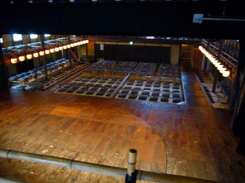 永楽館_楽屋から見下ろす