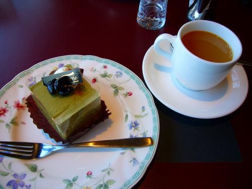 コルシカ_抹茶ケーキ