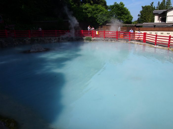 別府地獄めぐり かまど地獄五丁目のきれいな温泉