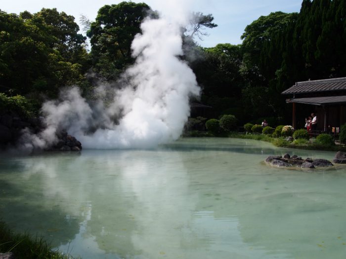 別府地獄めぐり 白池地獄景色