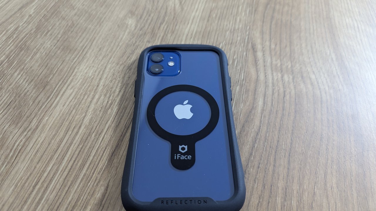 iFaceケースを装着したiPhone 12の裏面