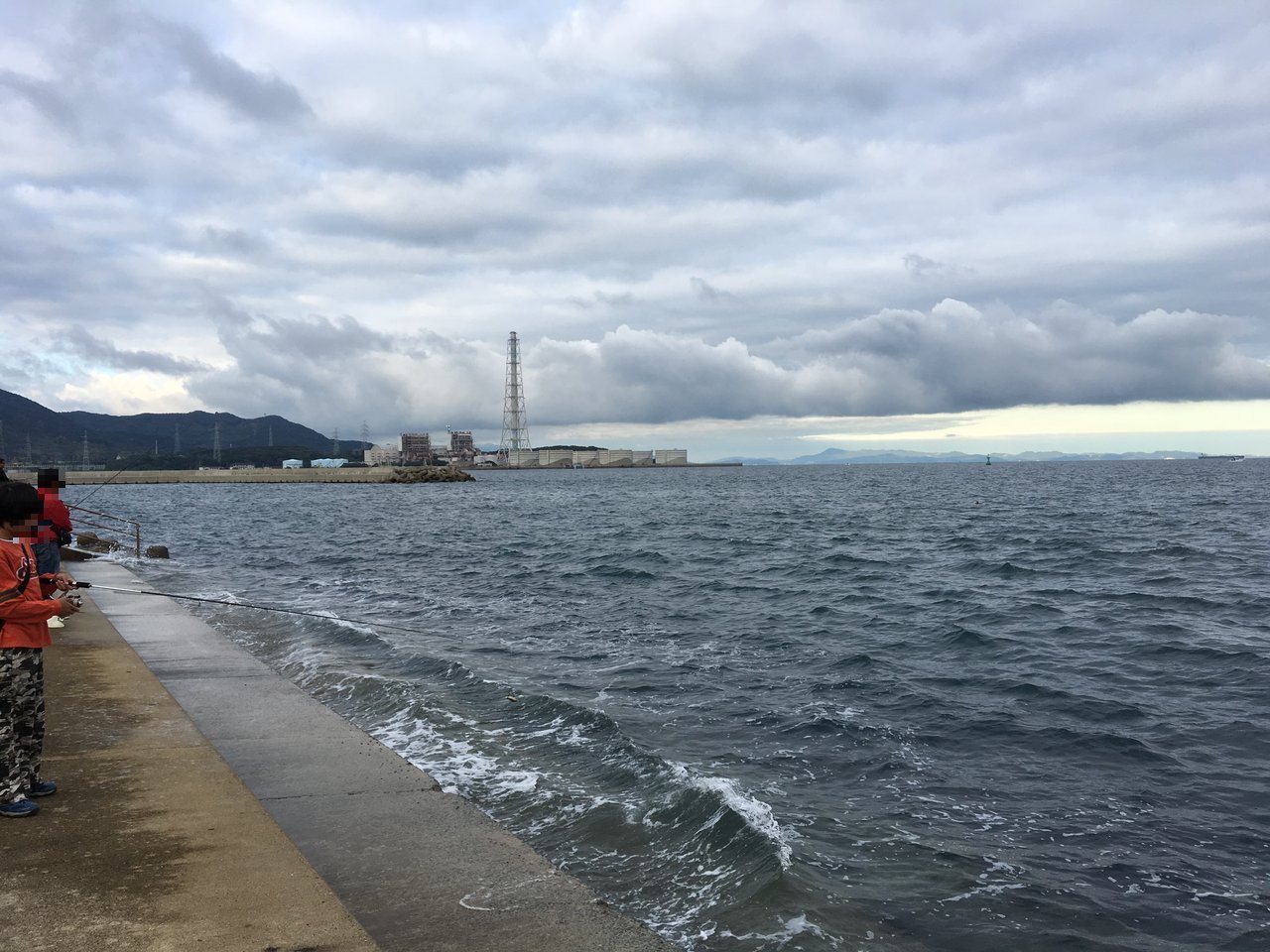 深日港のスロープから海を見たところ