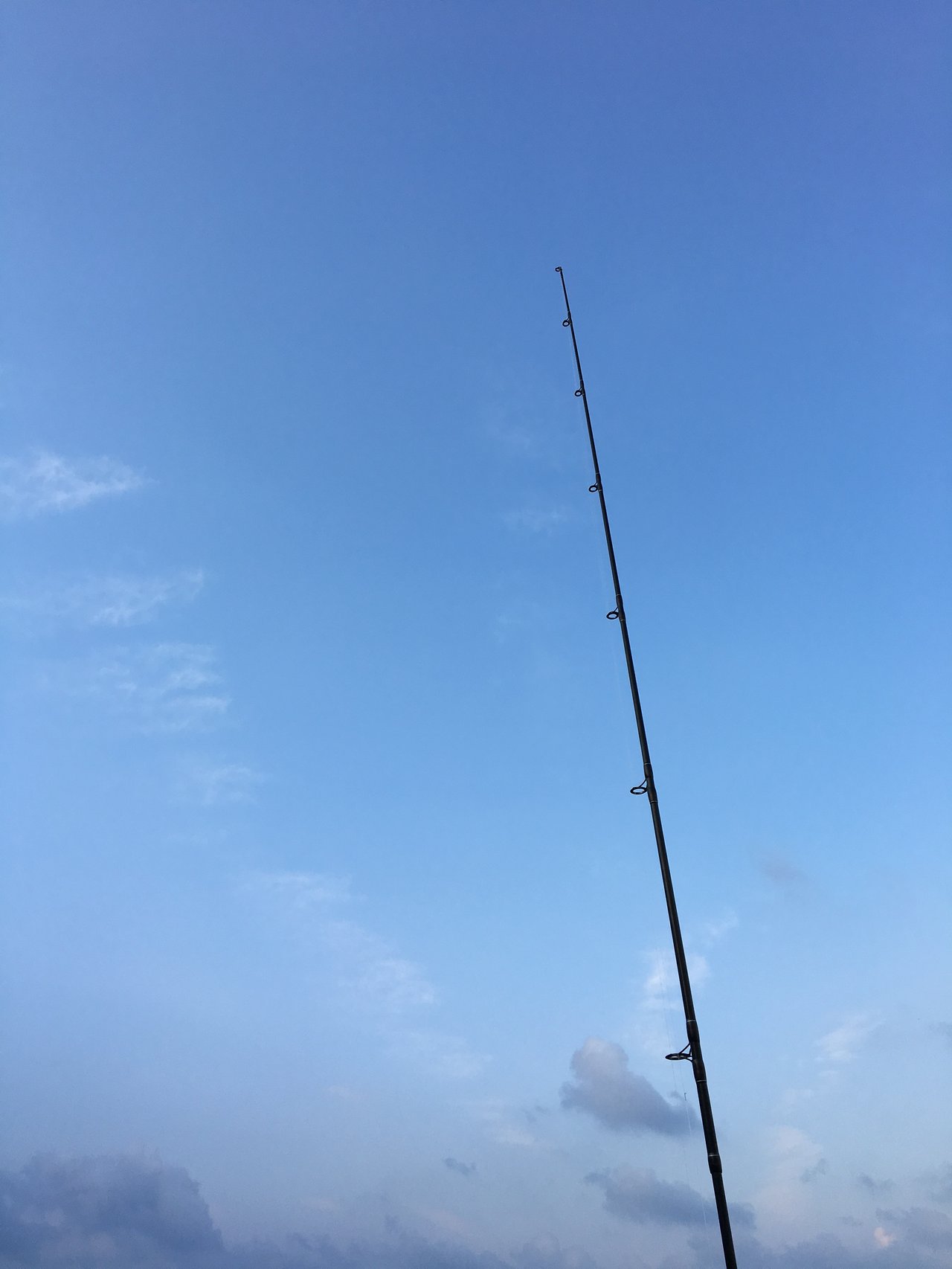 貝塚人工島で竿を出しているところ