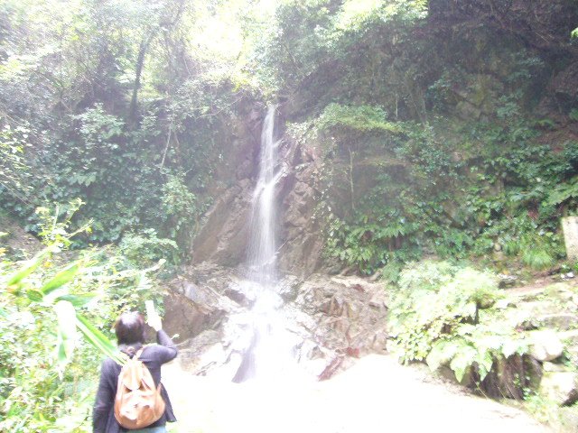 葛城山の登山口近くの滝