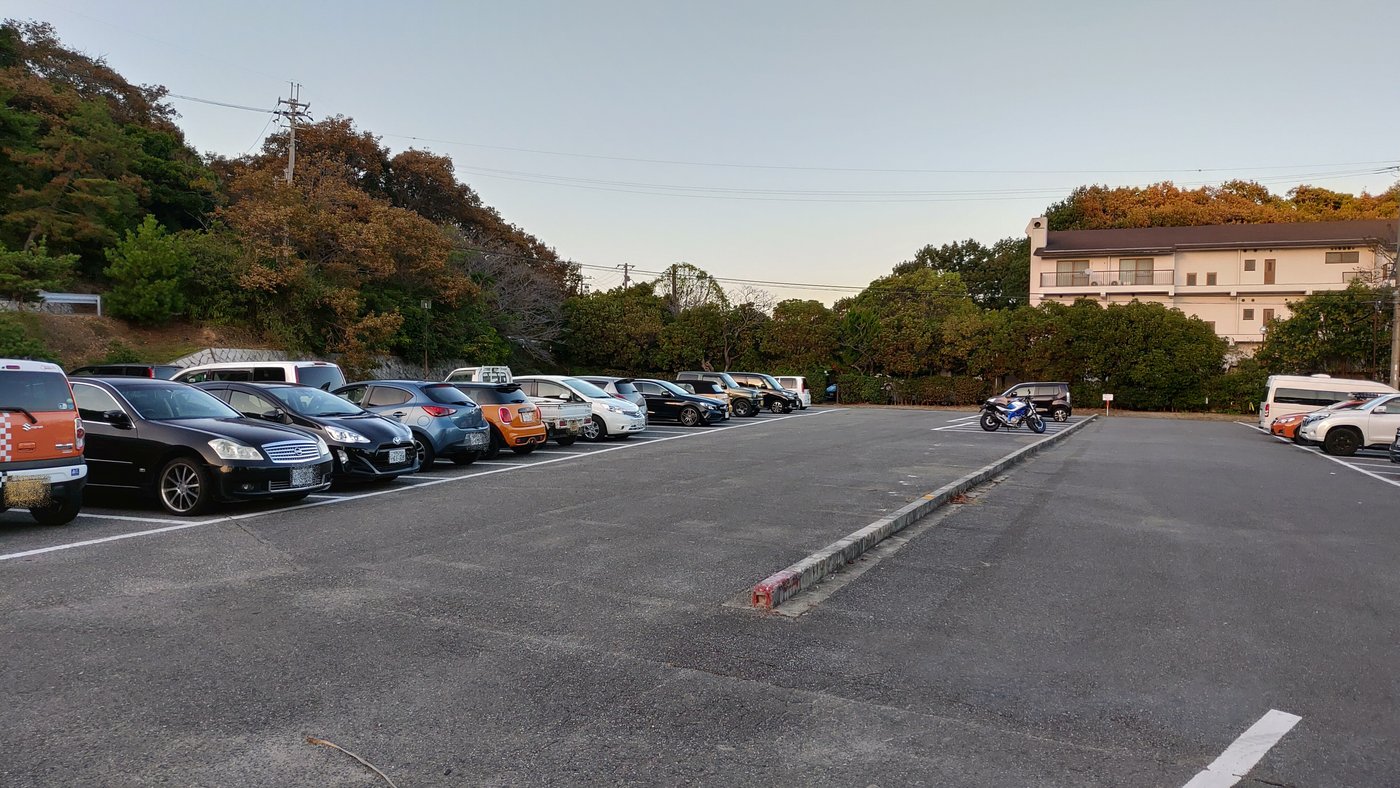 2020年10月の金曜夕方の丸山県民サンビーチの駐車場
