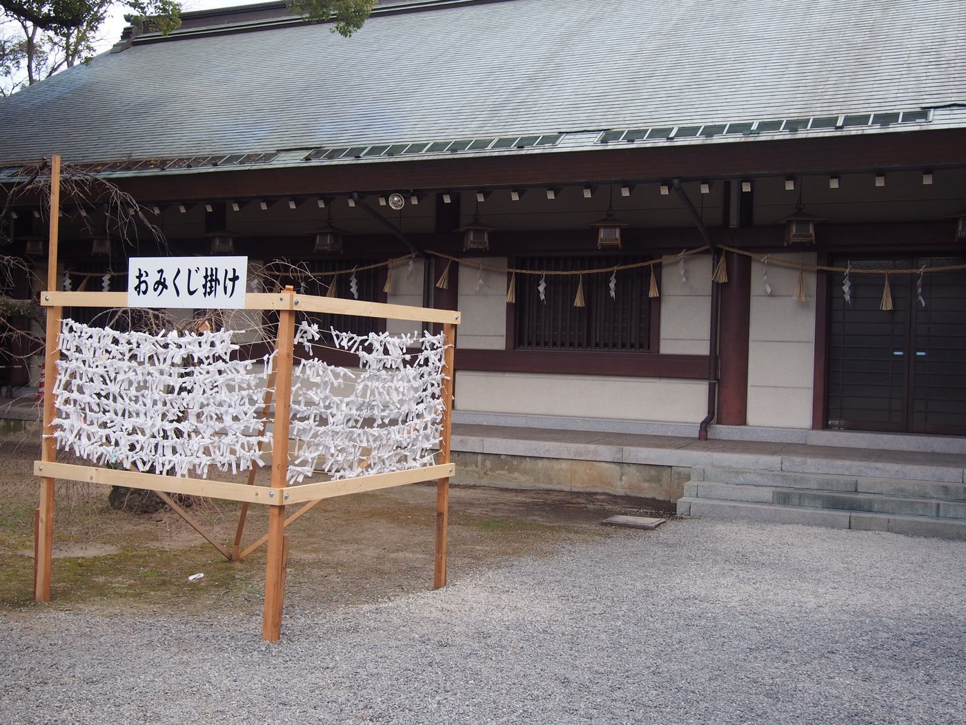大鳥大社のおみくじ掛け
