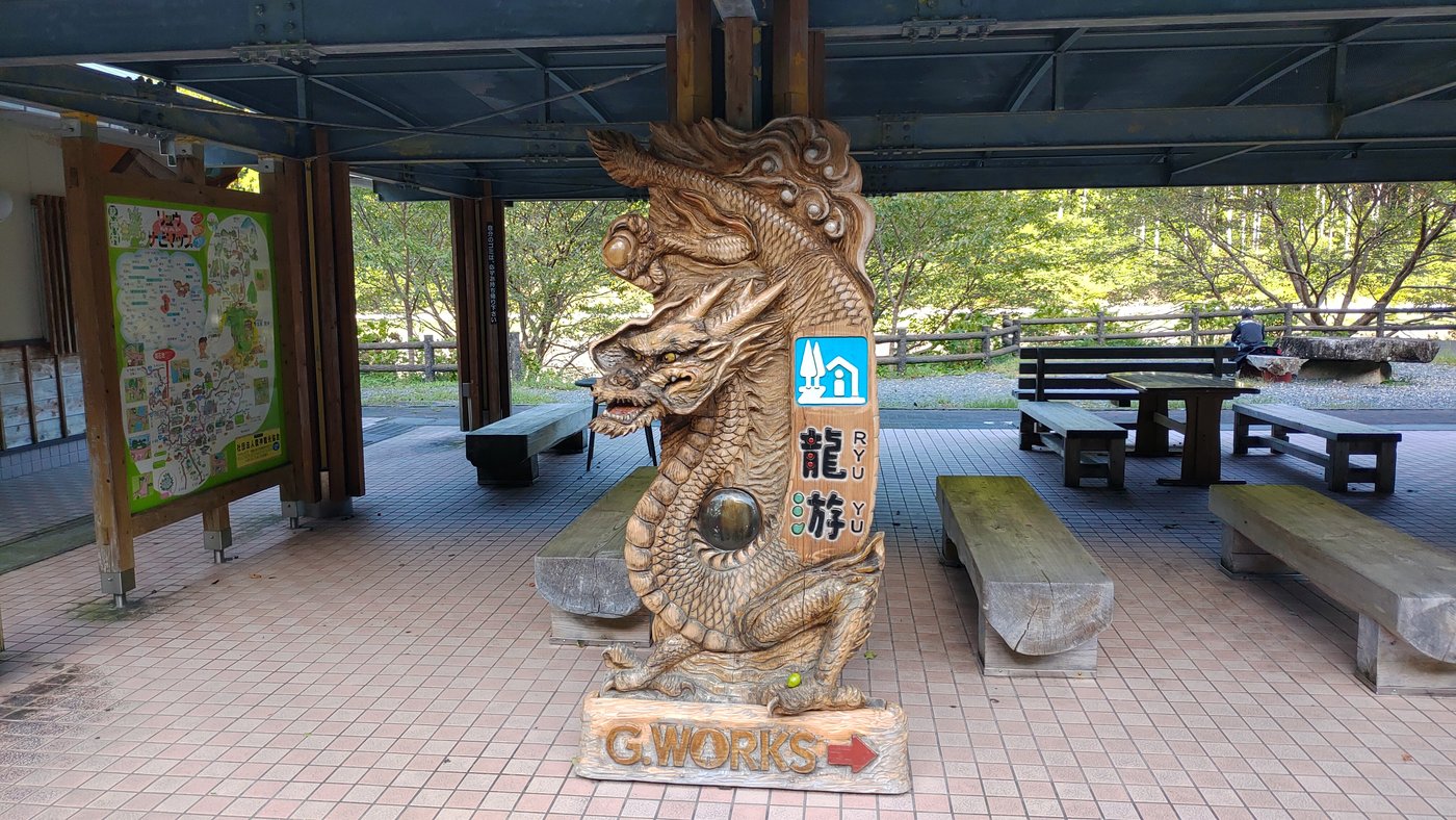 道の駅龍游の龍の木彫り