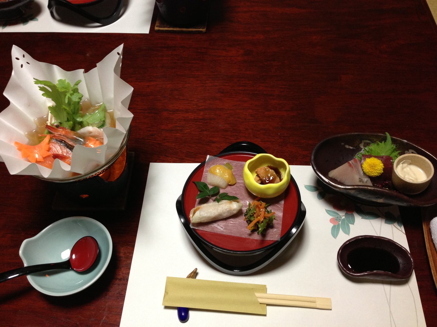 紀泉閣の夕食の前菜と刺身と鍋（2012年12月）