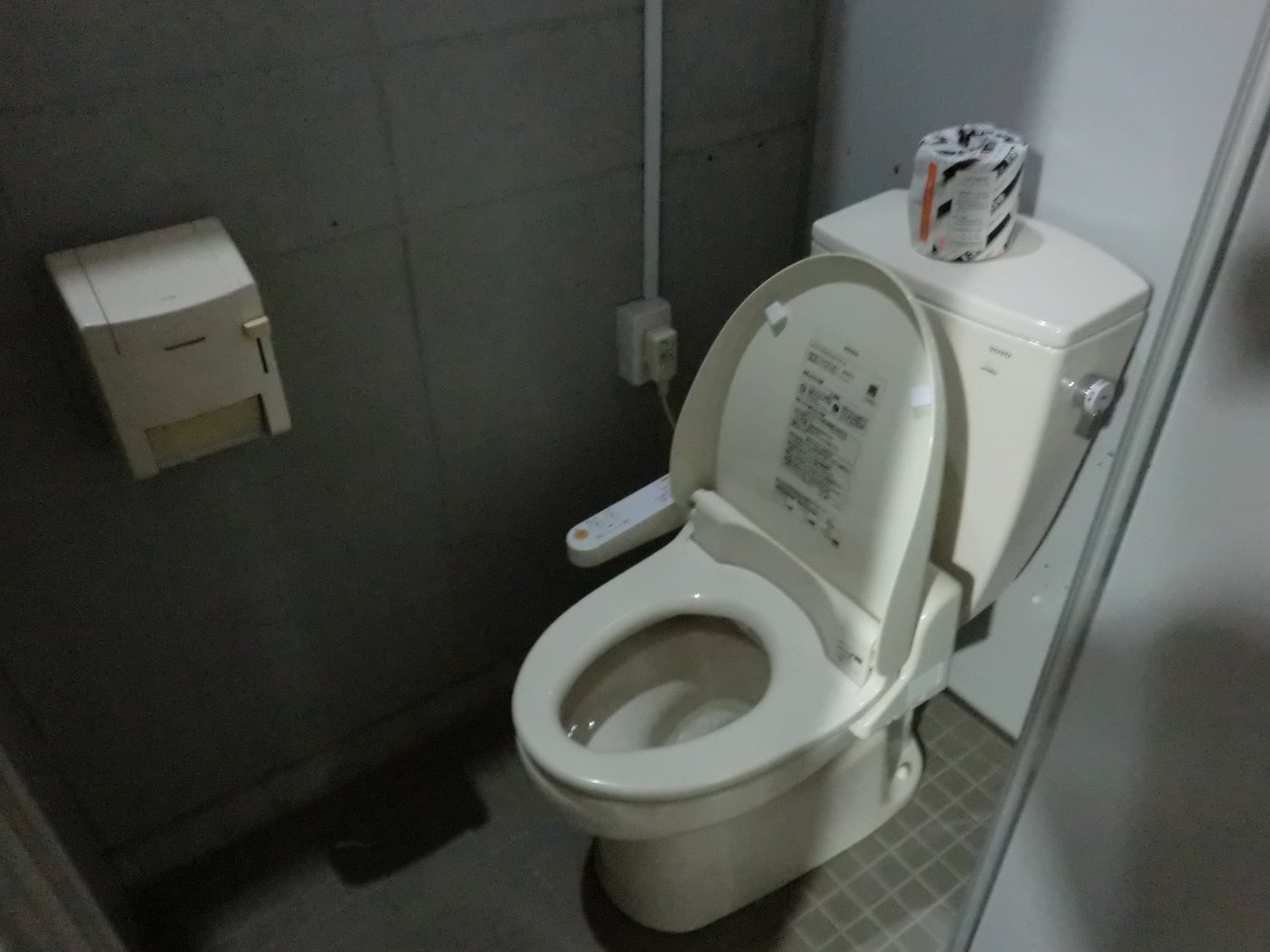 じゃのひれオートキャンプ場のトイレの個室（2013年1月）
