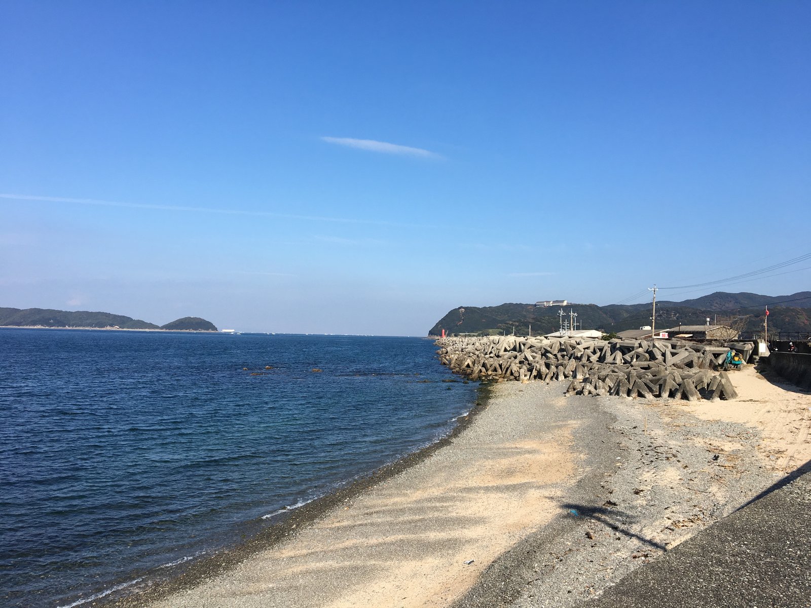 加太の大波止の入口の横にある砂浜